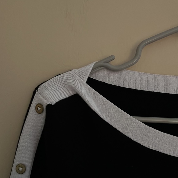 ▪️CB Established 1962: Black scoop sweater, quarter sleeve, white button trim, L - Picture 9 of 10